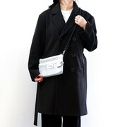 「ZERO STAR『名探偵コナン』/ アクリルキーホルダー付サコッシュ / 安室透・降谷零・バーボン」の着用例。