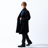 ライナー付きコートを着用した古谷徹。