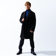 ライナー付きコートを着用した古谷徹。