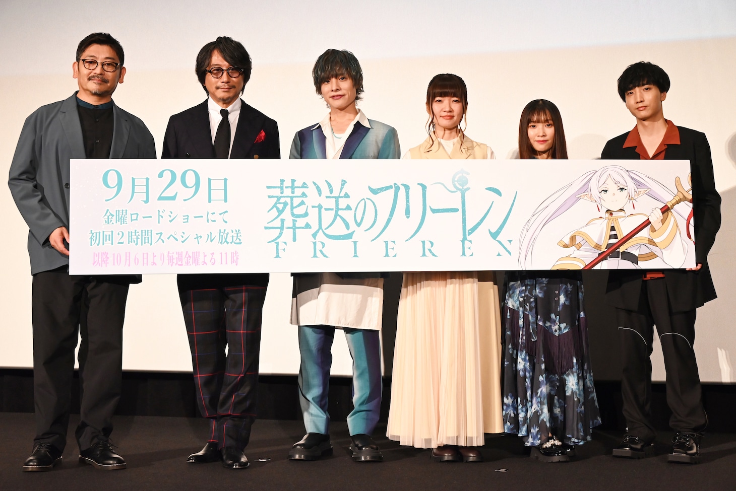 左から、上田燿司、東地宏樹、岡本信彦、種崎敦美、市ノ瀬加那、小林千晃。