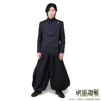 「『呪術廻戦』東京都立呪術高等専門学校 制服（上着）五条悟・夏油傑ver.」、「『呪術廻戦』東京都立呪術高等専門学校 制服（ズボン）夏油傑ver.」の着用例。