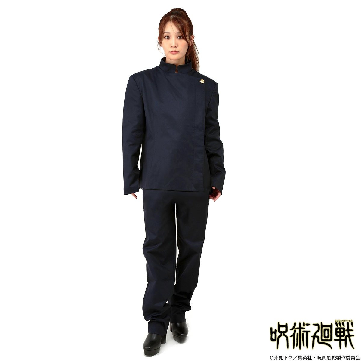 「『呪術廻戦』東京都立呪術高等専門学校 制服（上着）五条悟・夏油傑ver.」、「『呪術廻戦』東京都立呪術高等専門学校 制服（ズボン）五条悟ver.」の着用例。