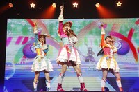 SoLaMi♡SMILE。左から南みれぃ役の芹澤優、真中らぁら役の茜屋日海夏、北条そふぃ役の久保田未夢。