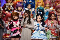 中央が加隈亜衣。