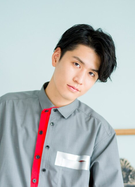 ハジメ先輩役の阿座上洋平。