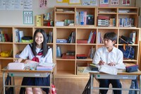 左から月島琉衣演じる高木さん、黒川想矢演じる西片。(c)TBS