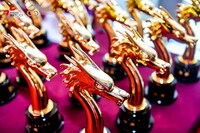 中国アニメ・マンガ金龍賞のトロフィー。