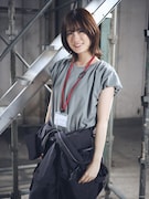 二階堂アル美役の瀬戸麻沙美による実写ビジュアル。