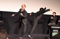 尻相撲対決の予選。