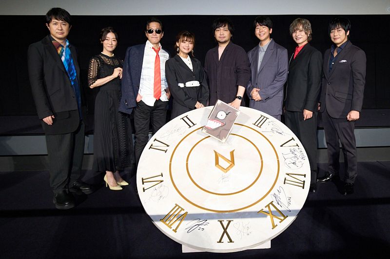 TVアニメ「アンデッドアンラック」のワールドプレミアの様子。左から杉田智和、釘宮理恵、小山力也、佳原萌枝、中村悠一、花江夏樹、岡本信彦、遊佐浩二。