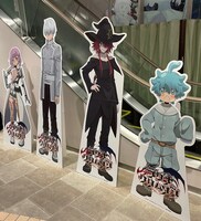 TVアニメ「ラグナクリムゾン」と東京・アトレ秋葉原のコラボキャンペーンの様子。