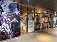 TVアニメ「ラグナクリムゾン」と東京・アトレ秋葉原のコラボキャンペーンの様子。