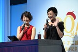 左からかかずゆみ、萩野志保子アナウンサー。