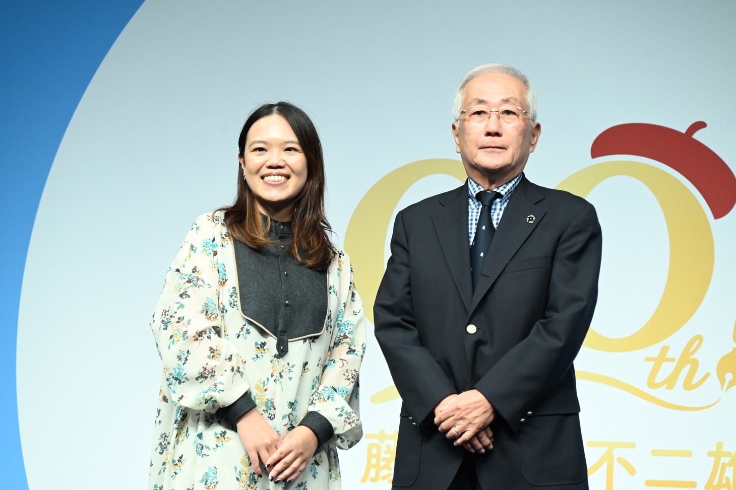 左から辻村深月、河井常𠮷氏。