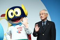 パーマンと河井常𠮷氏。