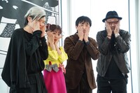 あっちょんぶりけを披露する登壇者たち。