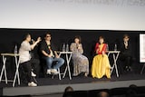 左から佐藤大、多田葵、渡辺信一郎監督、林原めぐみ、山寺宏一。