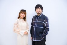 左から佳原萌枝、中村悠一。