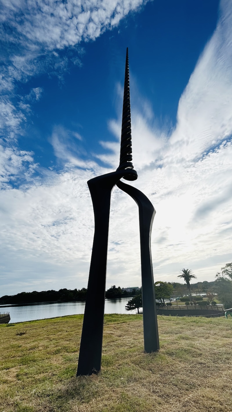 山口・ときわ公園に出現した「ロンギヌスの槍」。