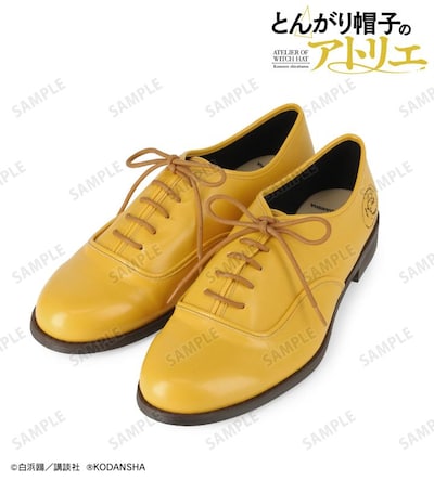 「とんがり帽子のアトリエ」をモチーフとしたレースアップシューズ。