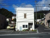 気仙沼の日用品と喫茶・ハチワレ堂。