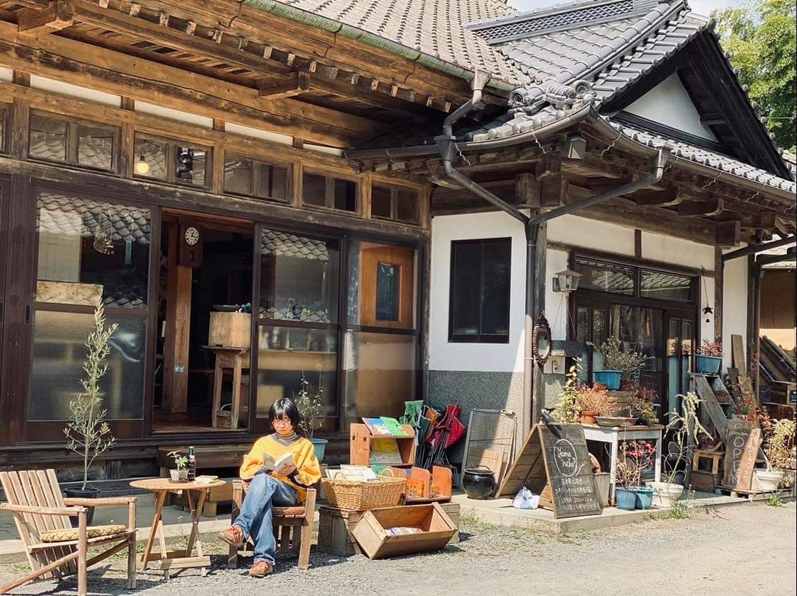 陸前高田の泊まれる古本屋・山猫堂。