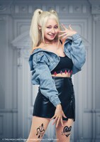 明音亜弥扮するチェルシー・ハモンド。