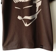 「WHITE MUSTACHE Tee [chocolate]」