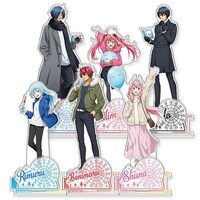 グッズのアクリルスタンド（全6種）。