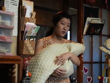 ヒコロヒー扮する和子。 (c)2024『カラオケ行こ！』製作委員会