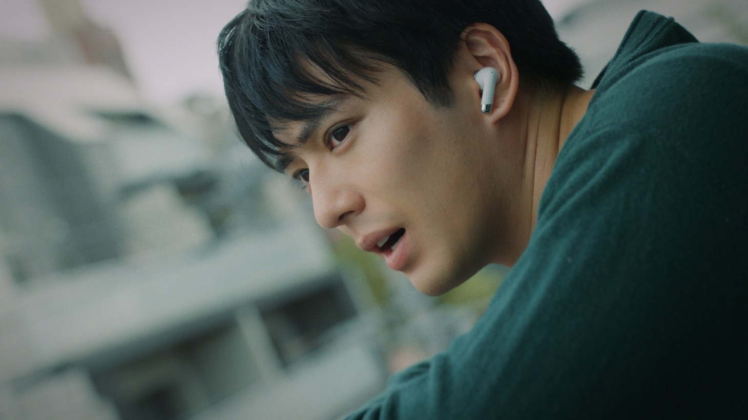 TVCM「#ひとつなぎの150秒」の「集英社篇」より。