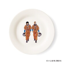 「トリビュート21チャリティプレート〈小山 宙哉〉」