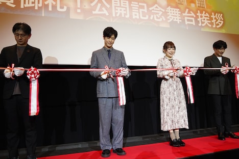 アニメ映画「北極百貨店のコンシェルジュさん」公開記念舞台挨拶の様子。