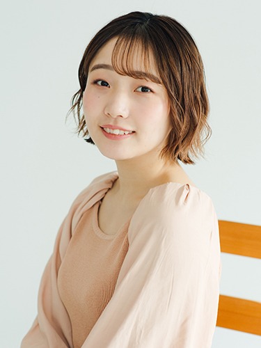仲丸十希子役の宮本侑芽。