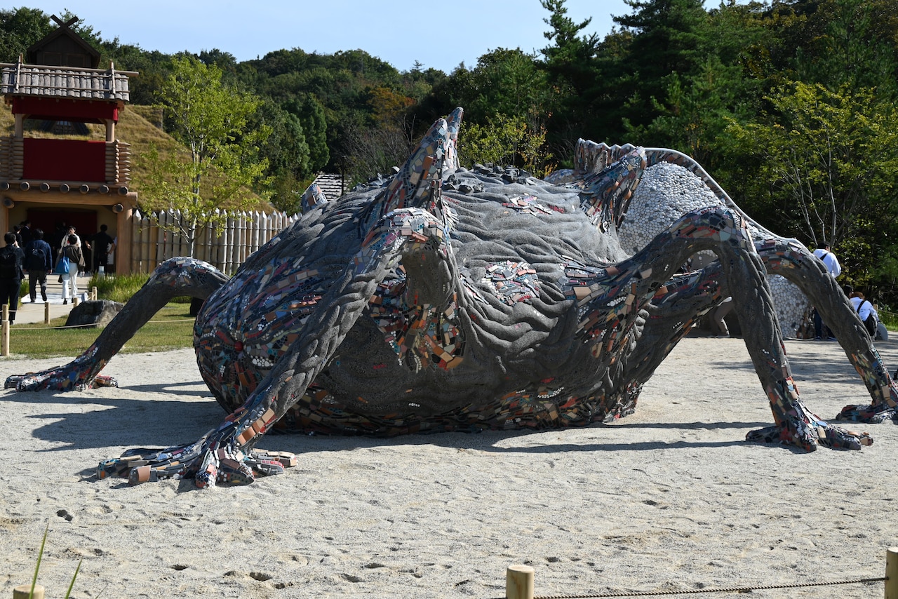 タタリ神をモチーフにしたオブジェ。 - 「もののけ姫」の里山風景を