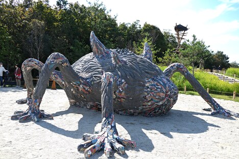 タタリ神をモチーフにしたオブジェ。