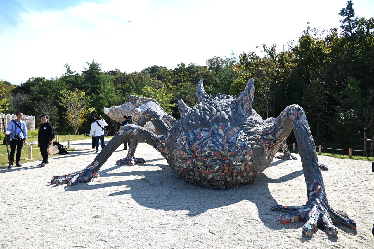 タタリ神をモチーフにしたオブジェ。 - 「もののけ姫」の里山風景を