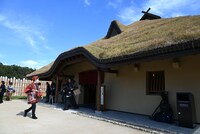 タタラ場をイメージした体験学習施設の様子。