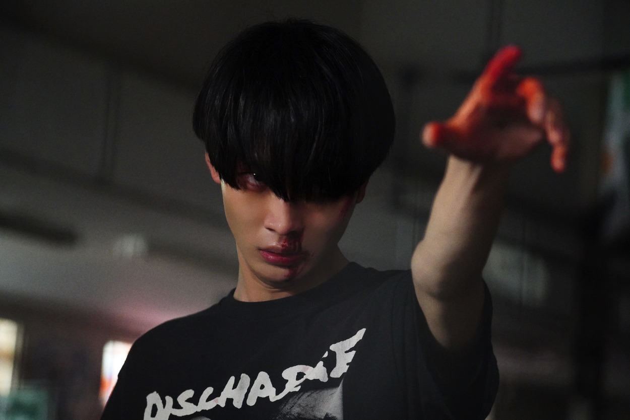 ドラマ「EVOL（イーヴォー）～しょぼ能力で、正義を滅ぼせ。～」の場面カット。 (c)KANEKO Atsushi / KADOKAWA刊 (c)DMM TV