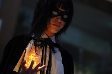 ドラマ「EVOL(イーヴォー)~しょぼ能力で、正義を滅ぼせ。~」の場面カット。 (c)KANEKO Atsushi / KADOKAWA刊 (c)DMM TV