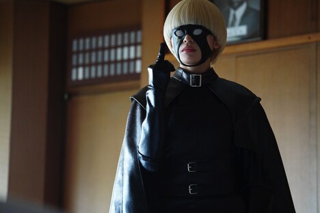 ドラマ「EVOL(イーヴォー)~しょぼ能力で、正義を滅ぼせ。~」の場面カット。 (c)KANEKO Atsushi / KADOKAWA刊 (c)DMM TV