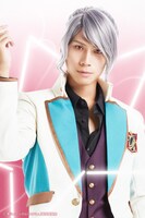 吉原雅斗扮する鳳樹。