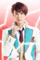 宮内伊織扮する天花寺翔。