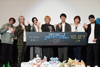映画「デジモンアドベンチャー02 THE BEGINNING」公開記念舞台挨拶の様子。左から高橋直純、ランズベリー・アーサー、釘宮理恵、緒方恵美、片山福十郎、野田順子、田口智久監督。