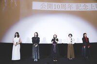 舞台挨拶の様子。左から加藤英美里、斎藤千和、悠木碧、水橋かおり、野中藍。