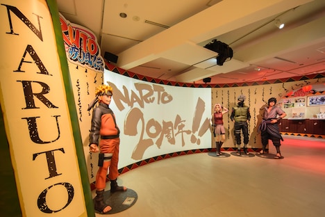 2階では「NARUTO-ナルト-」の展示を展開中。