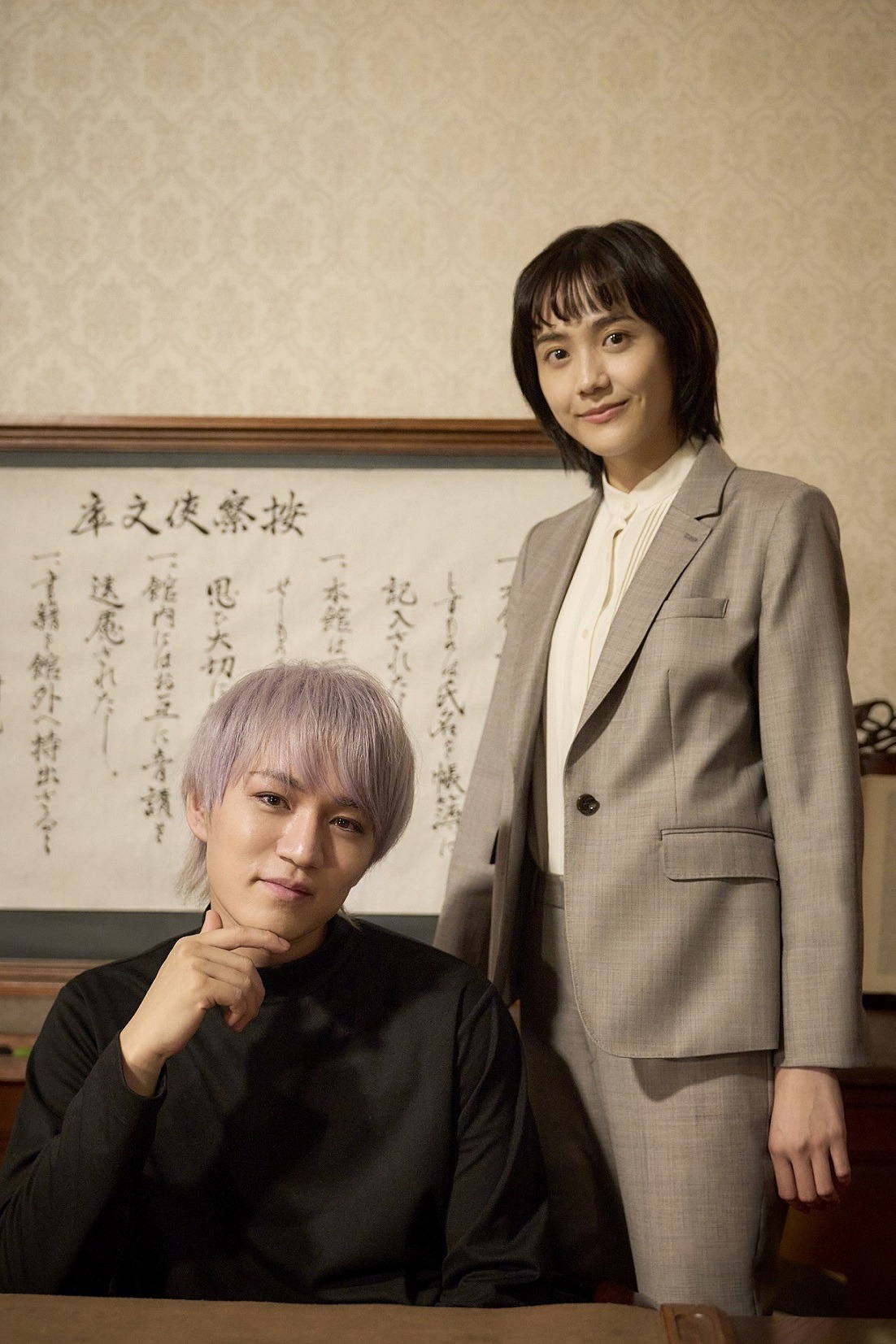 左から神山智洋演じる雪村魁、松井愛莉演じる伏木あかり。