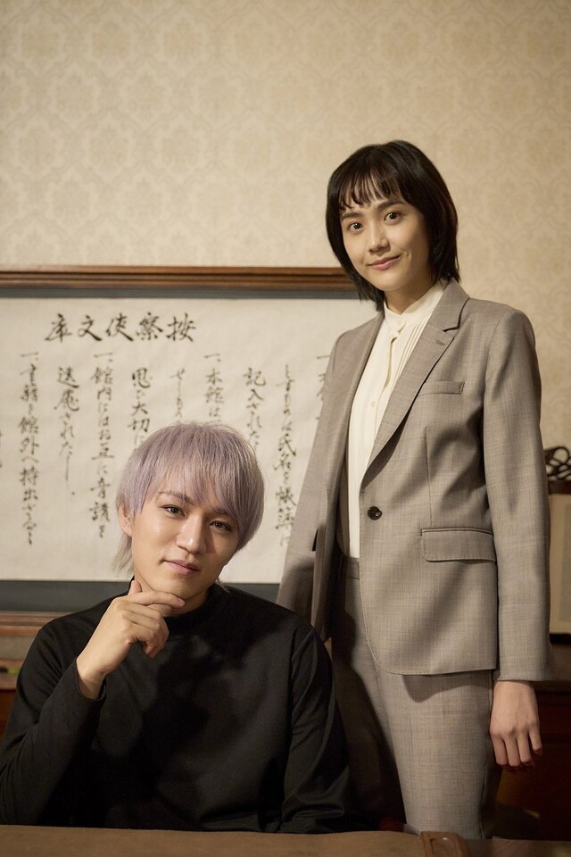 左から神山智洋演じる雪村魁、松井愛莉演じる伏木あかり。