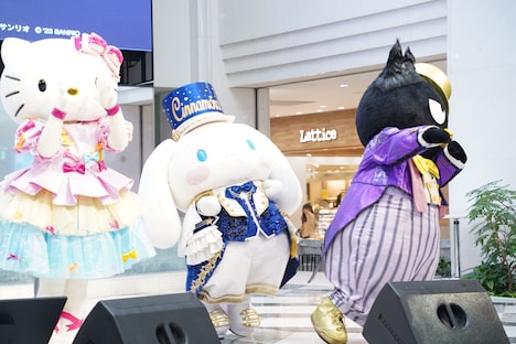 MVに合わせて踊るハローキティ、シナモロール、バッドばつ丸。