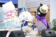 MVに合わせて踊るハローキティ、シナモロール、バッドばつ丸。